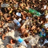 Matériaux récupérés sur la plage avant les ateliers, Brésil